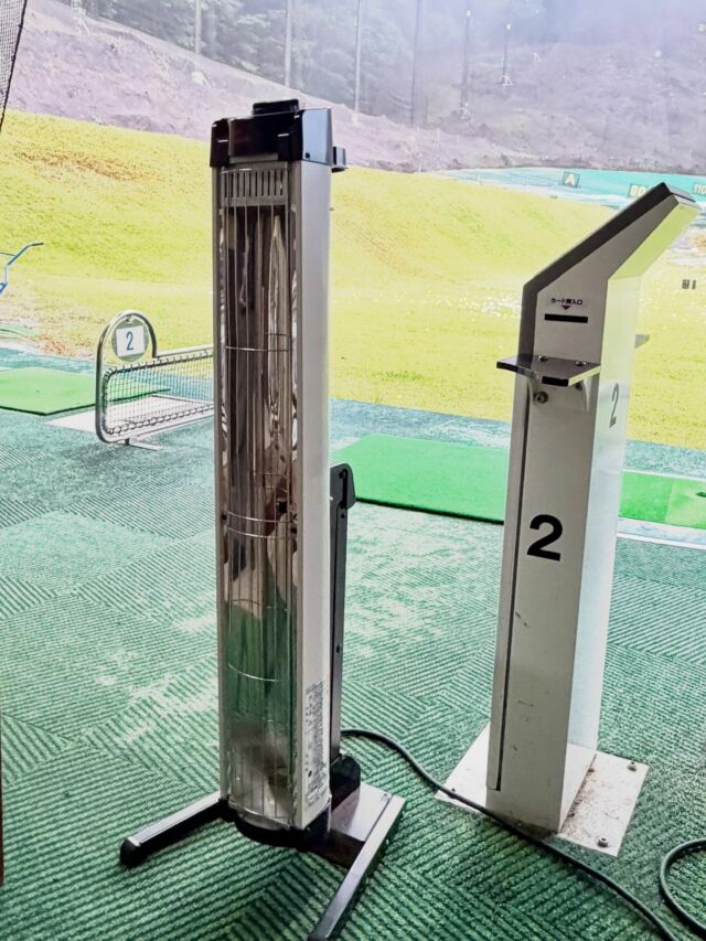 11月に入り 日中は過ごしやすい日もありますが
朝晩の冷え込みが少しずつ厳しくなってきましたね🥶
今年も寒い冬が すぐそこまで近づいてます

そこでパシフィックゴルフセンターも寒い冬に備えて
打席にヒーターを設置しました

電源の都合上 2打席ごとに1台の設置となってしまいますので 混雑時や寒さが厳しい時には 譲り合って気持ち良くご利用くださるようお願いします🙇

ご不便をおかけしますが宜しくお願いします

＃パシフィック
＃ゴルフ
＃豊川
＃寒い
＃冬
＃暖房
＃ヒーター